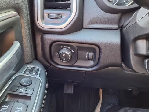 Used 2024 RAM 2500 Big Horn w/ Night Edition AWD/4WD image 15