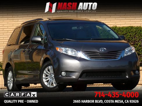 Used 2017 Toyota Sienna XLE image 1