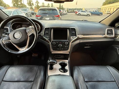 Used 2015 Jeep Grand Cherokee Overland AWD/4WD image 3