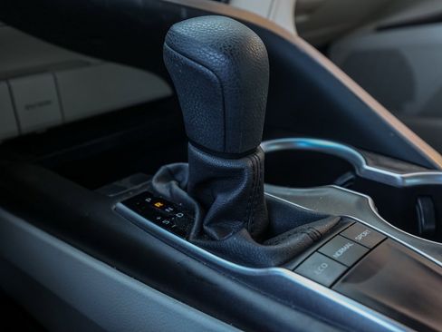 Used 2022 Toyota Camry LE image 30