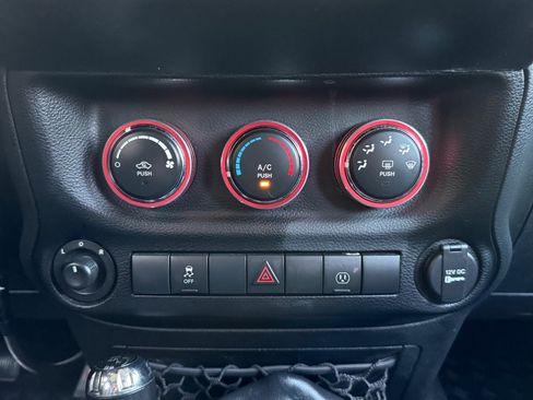 Used 2013 Jeep Wrangler Unlimited Sahara w/ Connectivity Group image 32