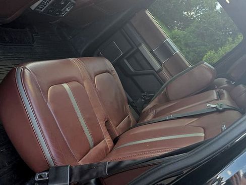 Used 2018 Ford F150 Platinum w/ Equipment Group 701A Luxury AWD/4WD image 5