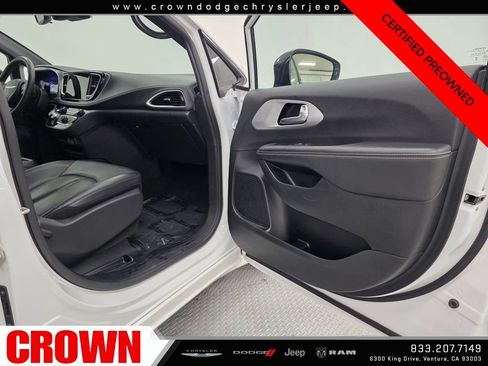 Certified 2024 Chrysler Pacifica Limited FWD image 12