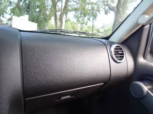 Used 2010 Ford Explorer XLT image 34