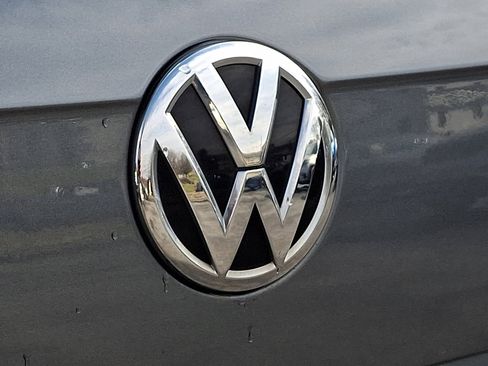 Used 2018 Volkswagen Tiguan SE w/ Panoramic Sunroof Package image 29