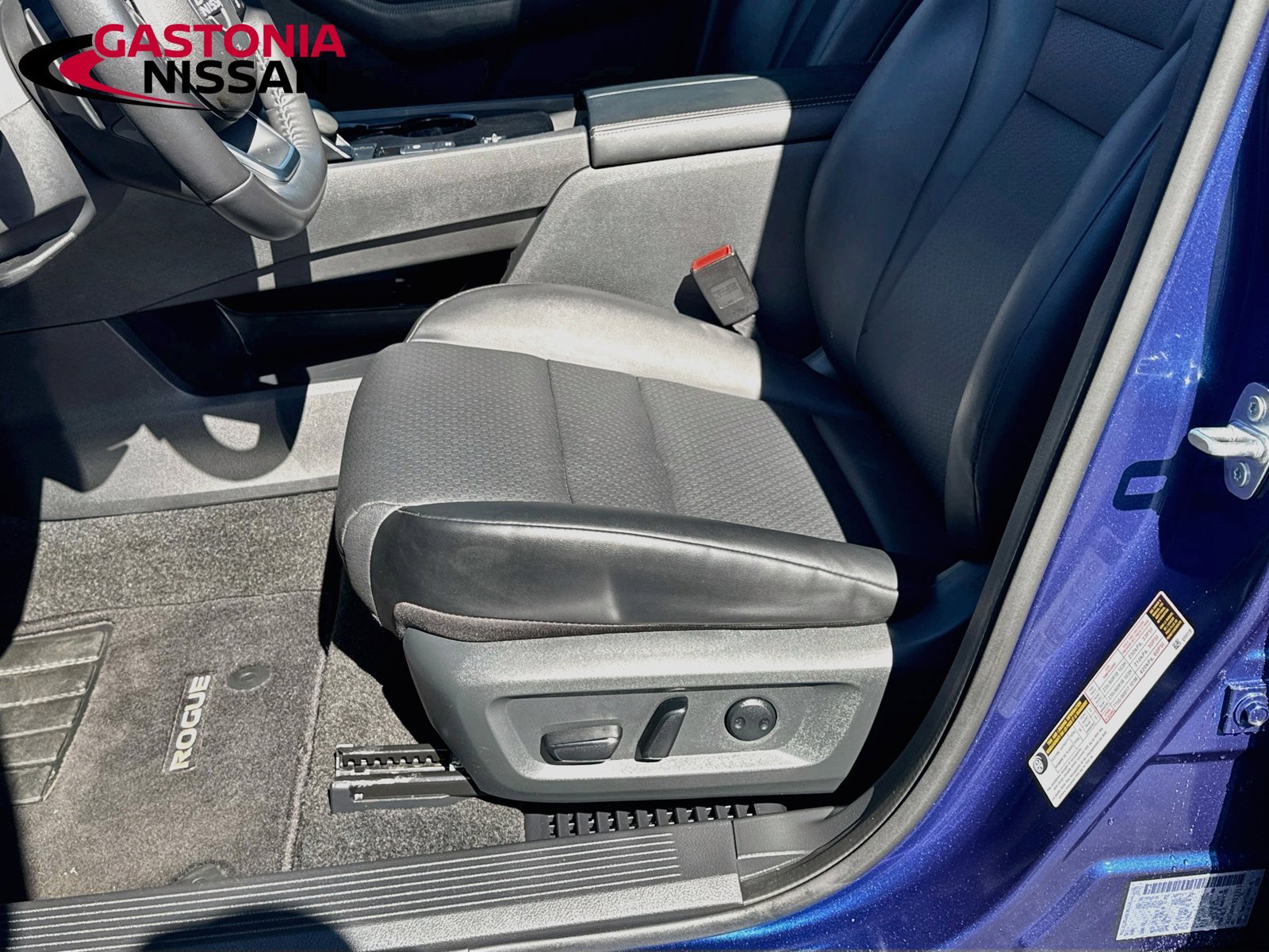 Used 2023 Nissan Rogue SV w/ SV Premium B Package FWD image 23