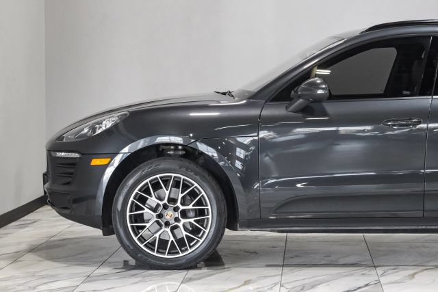 Used 2018 Porsche Macan Sport Edition AWD/4WD image 17