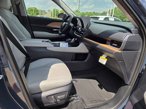 New 2026 Toyota Grand Highlander FWD image 17