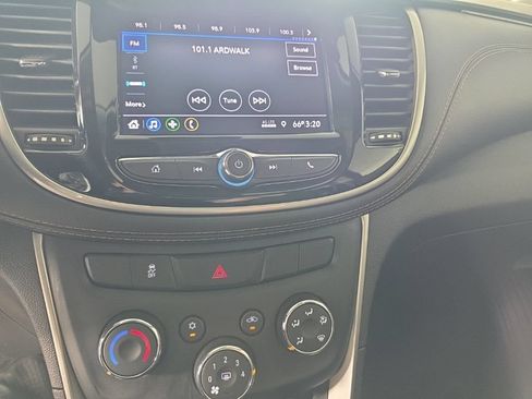 Used 2020 Chevrolet Trax LT w/ Driver Confidence Package FWD image 18