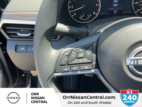 Used 2025 Nissan Altima 2.5 SV image 19