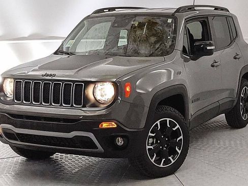 Used 2023 Jeep Renegade Latitude AWD/4WD image 6