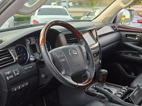 Used 2011 Lexus LX 570 4WD w/ Luxury Pkg image 14