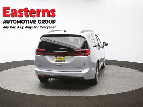 Used 2023 Chrysler Pacifica Limited image 42