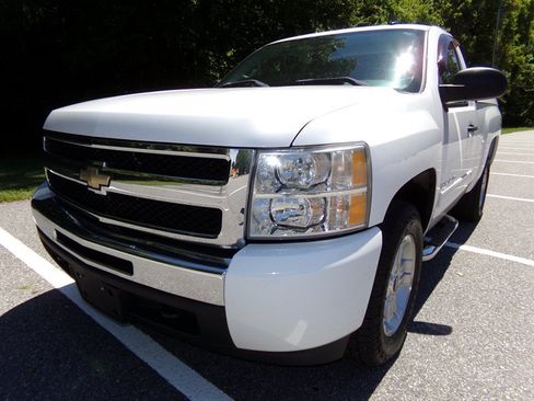 Used 2011 Chevrolet Silverado 1500 LT AWD/4WD image 2