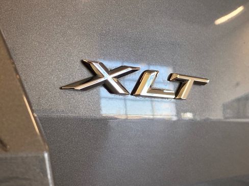 Used 2021 Ford Explorer XLT w/ Equipment Group 202A image 7