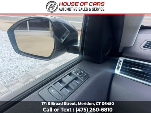 Used 2016 Land Rover Discovery Sport SE image 29