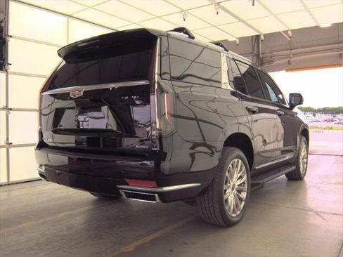 Used 2022 Cadillac Escalade Premium Luxury image 7
