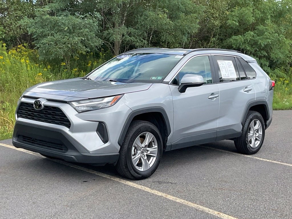 Used 2025 Toyota RAV4 XLE AWD/4WD image 29