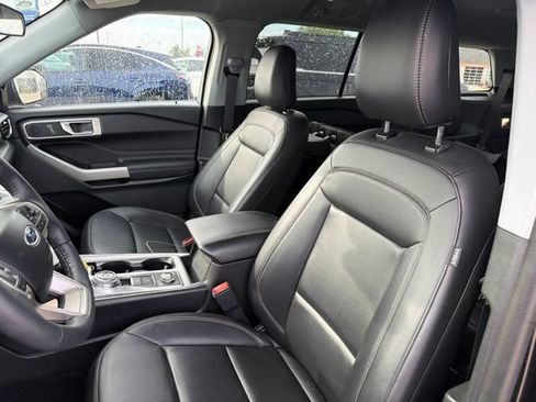 Used 2024 Ford Explorer XLT w/ Equipment Group 202A AWD/4WD image 12
