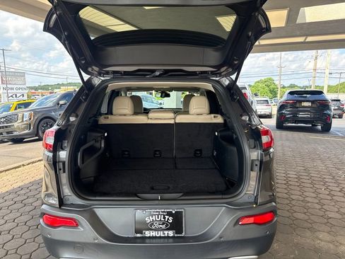 Used 2017 Jeep Cherokee Limited AWD/4WD image 8