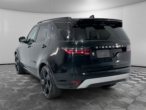 Used 2024 Land Rover Discovery Metropolitan Edition image 3