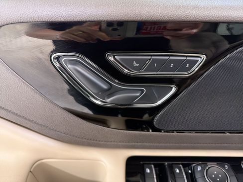Used 2022 Lincoln Aviator Reserve RWD image 11
