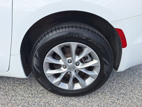 Used 2025 Chrysler Pacifica Select w/ Uconnect Theater Family Group AWD/4WD image 25