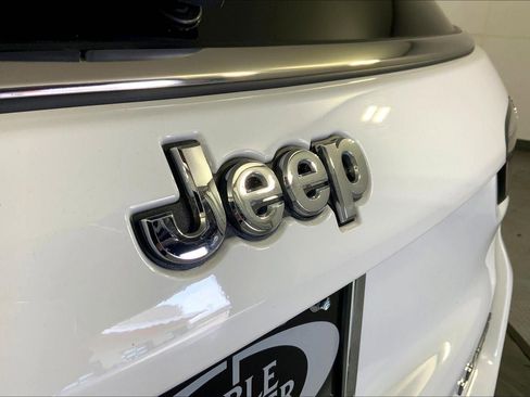 Used 2025 Jeep Compass Limited image 29