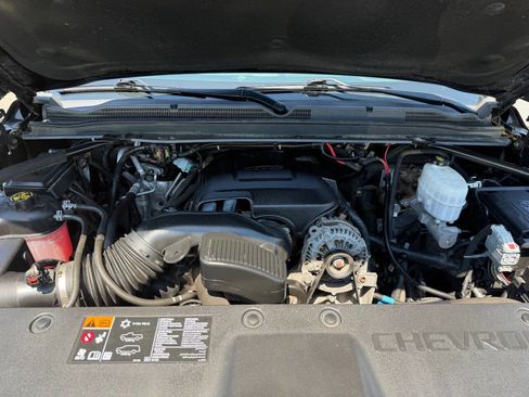 Used 2019 Chevrolet Suburban 3500 LT AWD/4WD image 51
