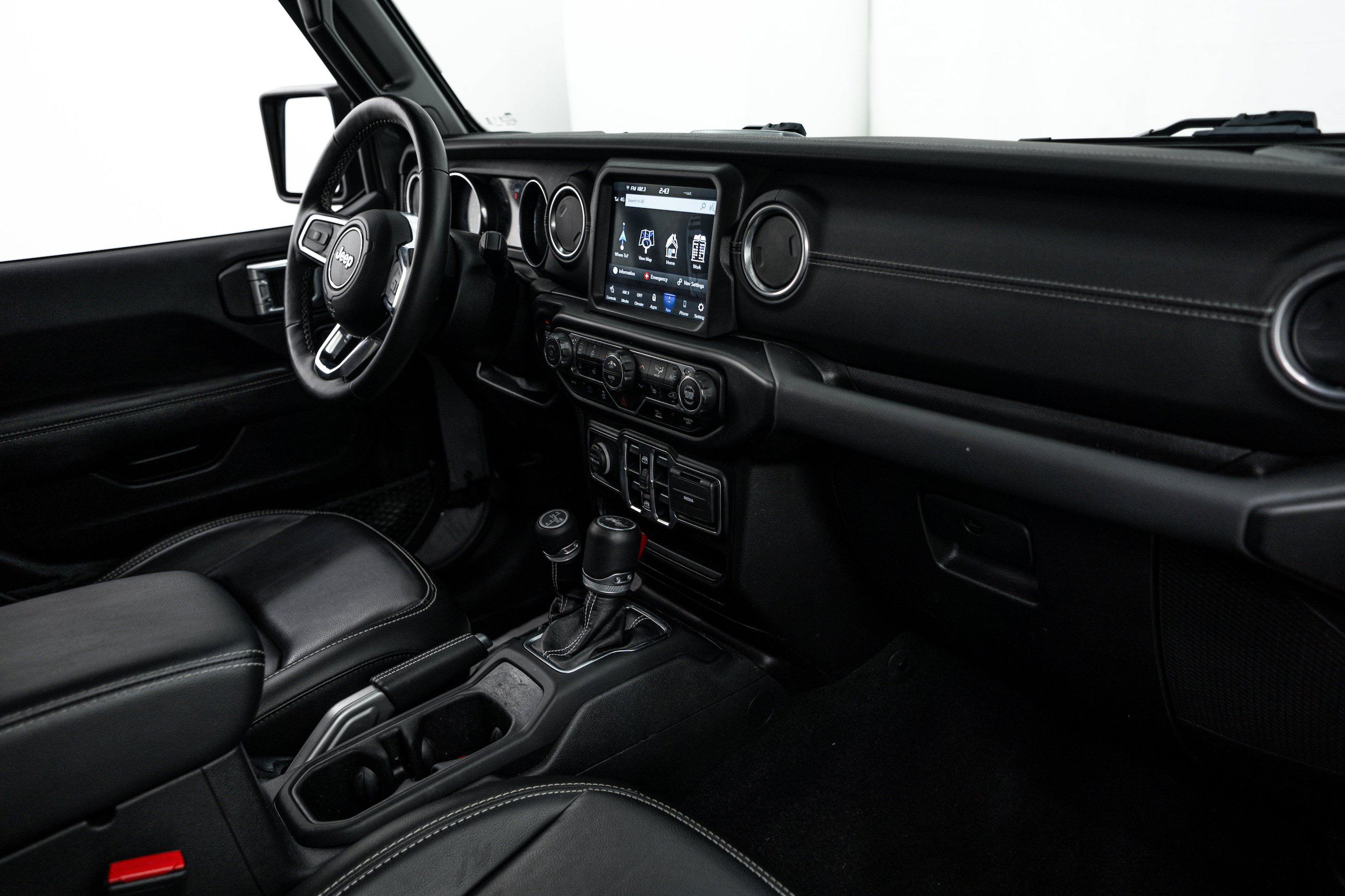 Used 2021 Jeep Wrangler Unlimited Sahara w/ Cold Weather Group AWD/4WD image 15