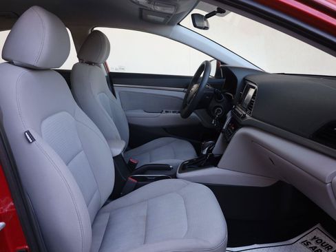 Used 2017 Hyundai Elantra SE FWD image 25
