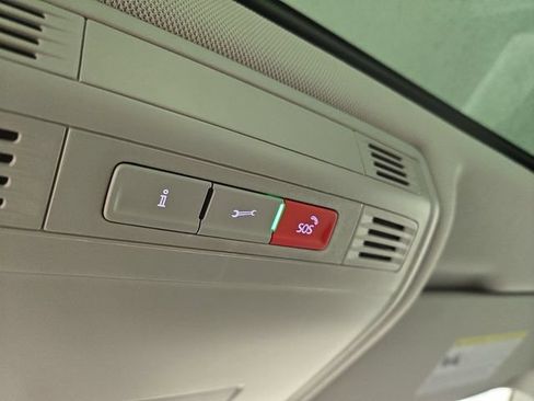 Used 2024 Volkswagen Tiguan SE w/ Panoramic Sunroof Package FWD image 29