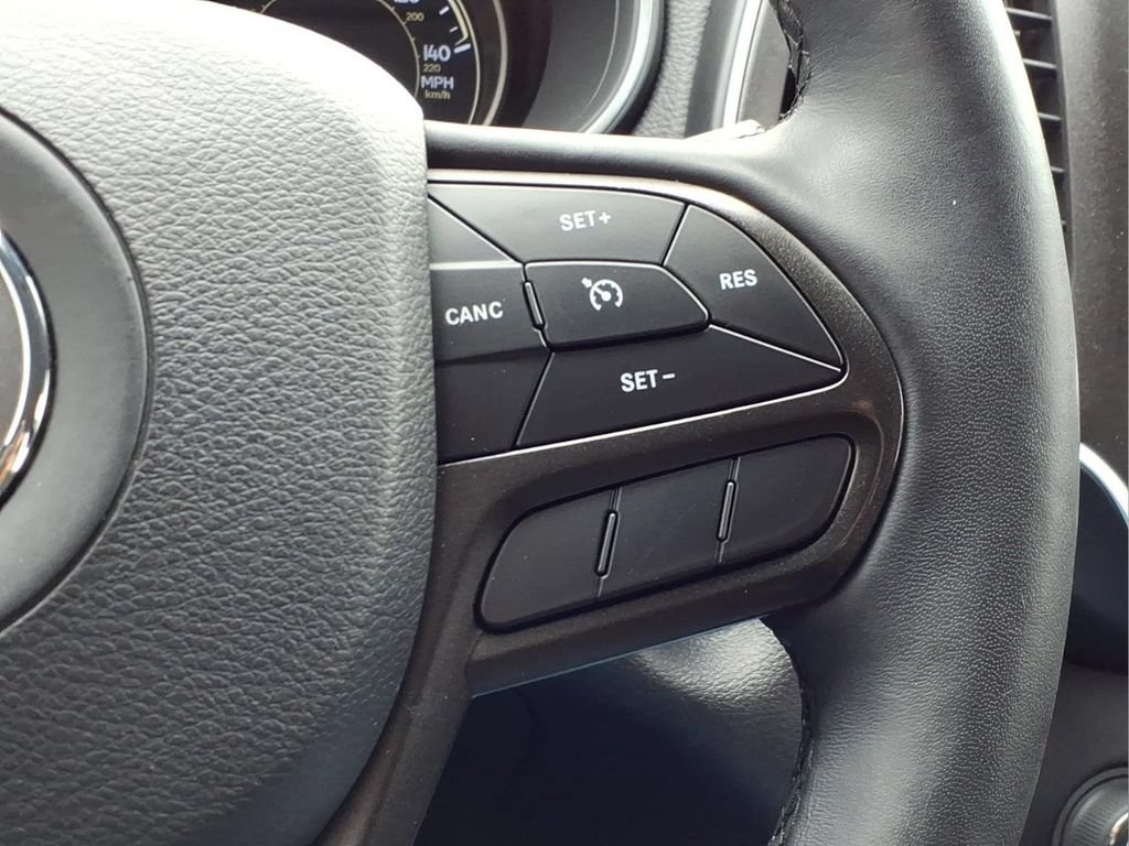 Used 2019 Jeep Cherokee Trailhawk w/ Cold Weather Group AWD/4WD image 8