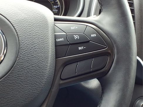 Used 2019 Jeep Cherokee Trailhawk w/ Cold Weather Group AWD/4WD image 8