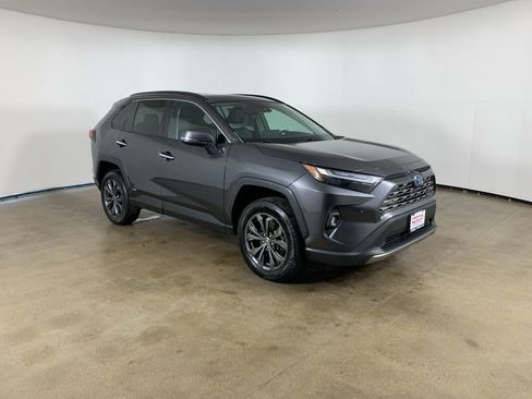 Used 2022 Toyota RAV4 Limited image 5