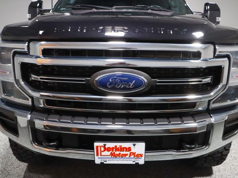 Used 2022 Ford F250 Lariat w/ Tremor Off-Road Package AWD/4WD image 4