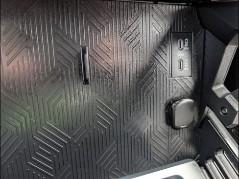 Used 2025 Toyota Tacoma TRD Sport image 15