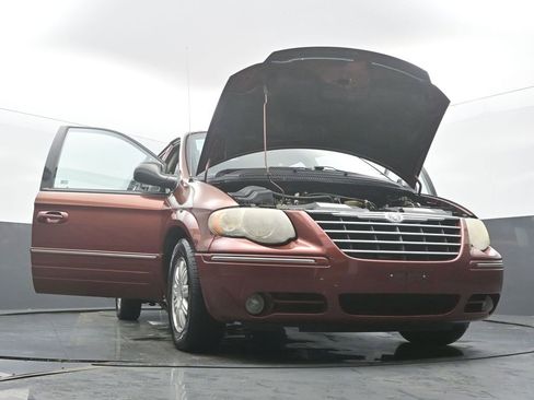 Used 2007 Chrysler Town & Country Touring w/ Luxury Group image 55
