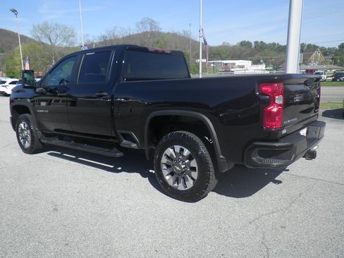 Used 2024 Chevrolet Silverado 2500 Custom w/ Custom Convenience Package image 4