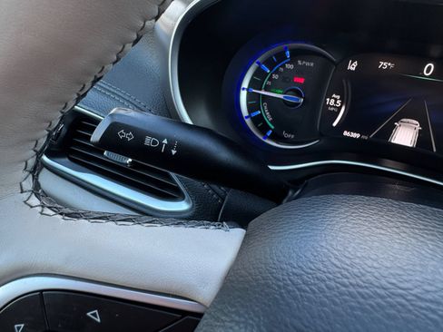 Used 2019 Chrysler Pacifica Limited w/ Advanced Safetytec Group FWD image 38