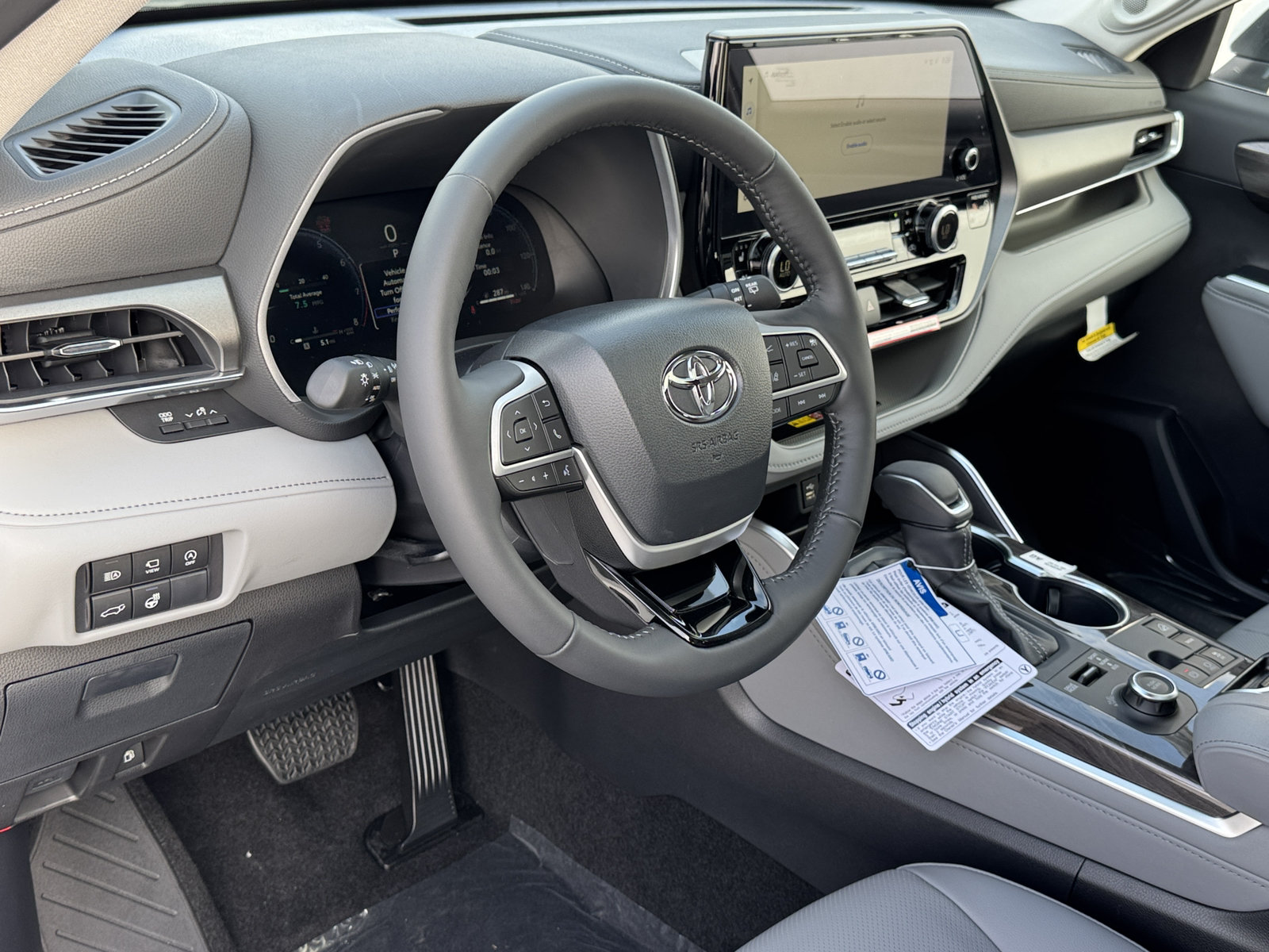 New 2026 Toyota Highlander Limited AWD/4WD image 16