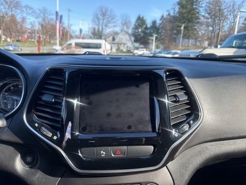 Used 2019 Jeep Cherokee Limited image 29