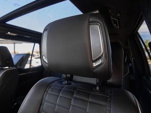 Used 2025 Cadillac Escalade Premium Luxury Platinum image 39