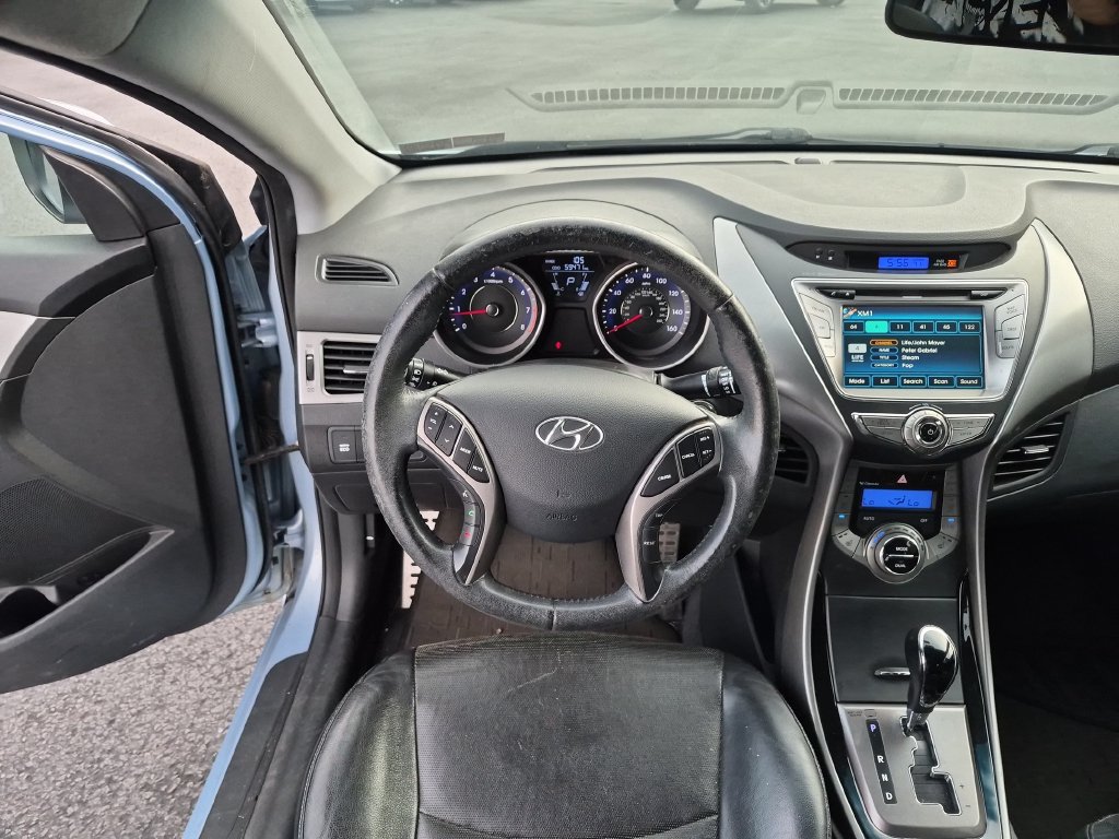 Used 2013 Hyundai Elantra SE w/ Technology Pkg FWD image 19