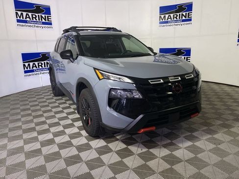 Used 2025 Nissan Rogue SV AWD/4WD image 1