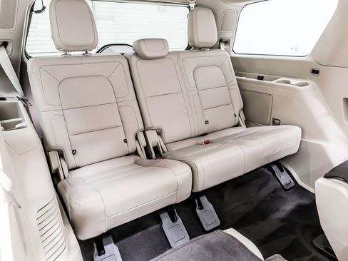 Used 2021 Lincoln Navigator Reserve w/ Luxury Package RWD image 36