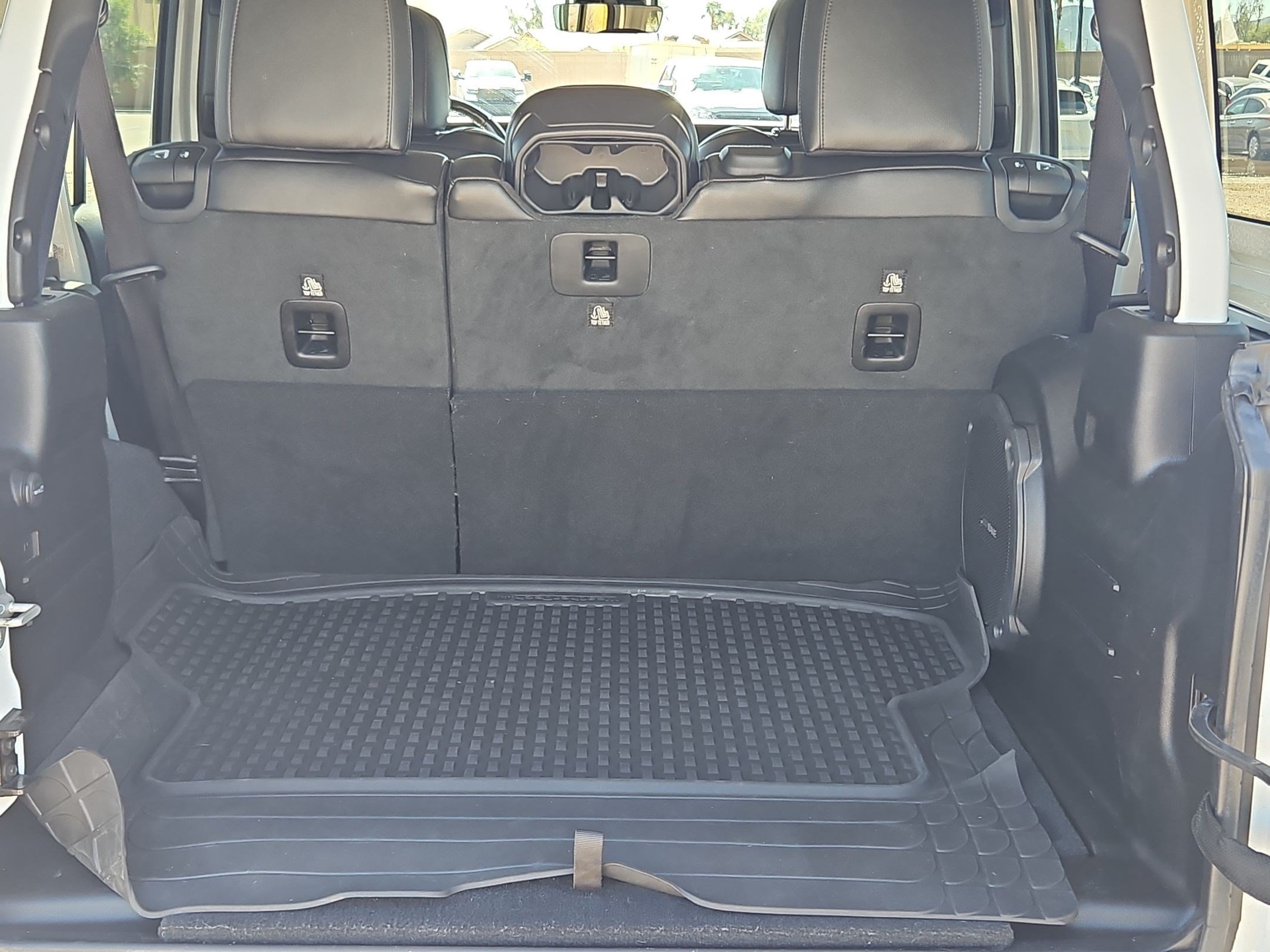 Used 2023 Jeep Wrangler Unlimited Sahara AWD/4WD image 34