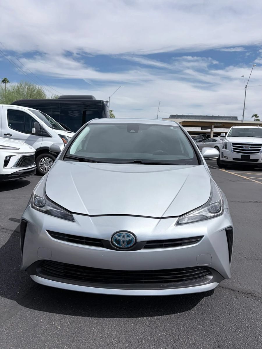 Used 2021 Toyota Prius L Eco FWD image 2