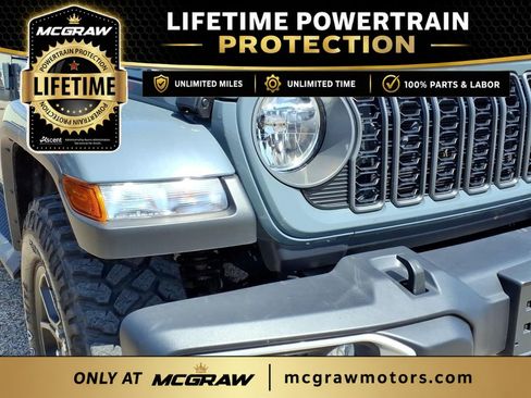 Used 2025 Jeep Gladiator Sport AWD/4WD image 9