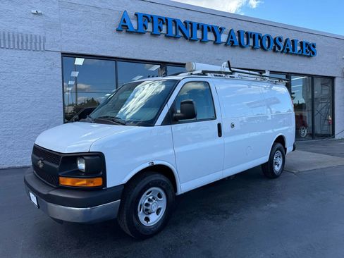 Used 2014 Chevrolet Express 2500 image 2